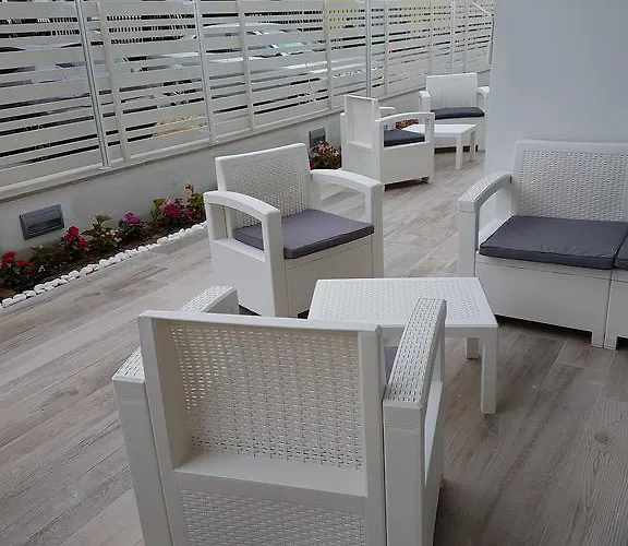 招待所 A Due Passi Dal Mare 马里纳斯基亚沃尼亚