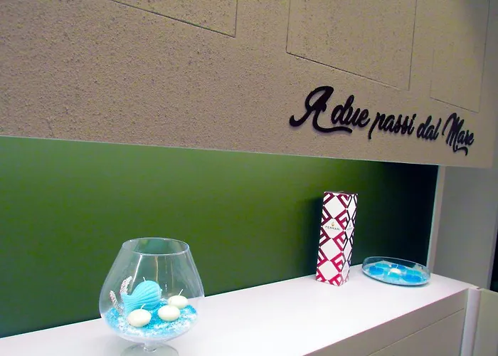 A Due Passi Dal Mare 招待所 马里纳斯基亚沃尼亚