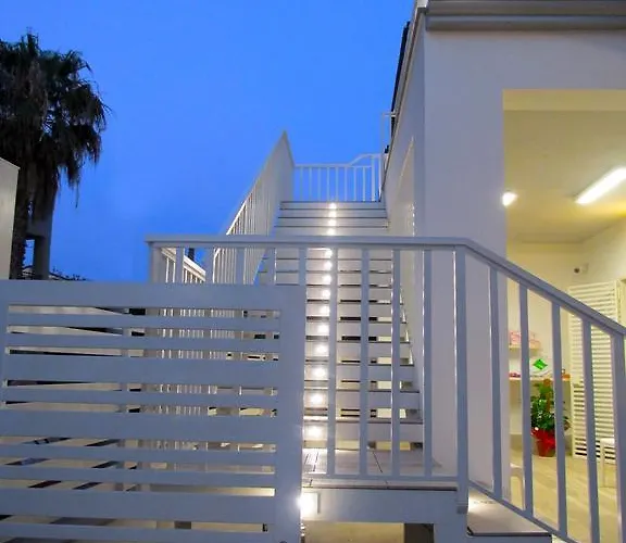 A Due Passi Dal Mare 4* 马里纳斯基亚沃尼亚