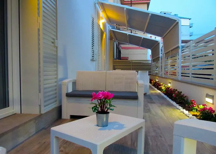 A Due Passi Dal Mare 招待所 马里纳斯基亚沃尼亚