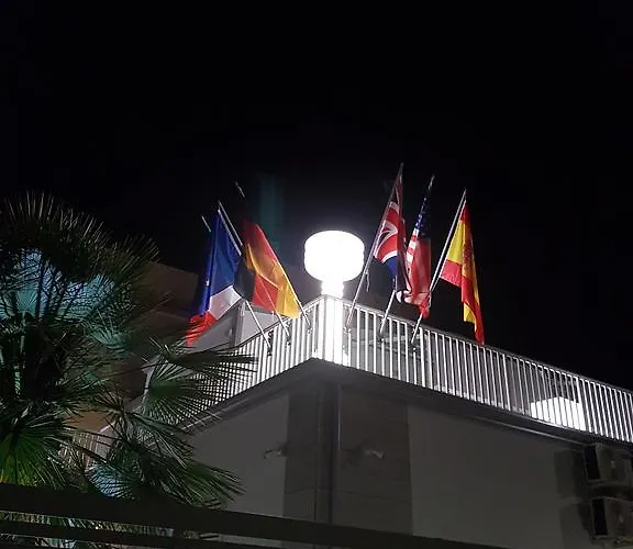 A Due Passi Dal Mare 4* 马里纳斯基亚沃尼亚