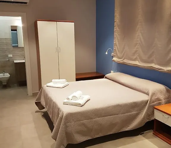 A Due Passi Dal Mare 招待所 马里纳斯基亚沃尼亚