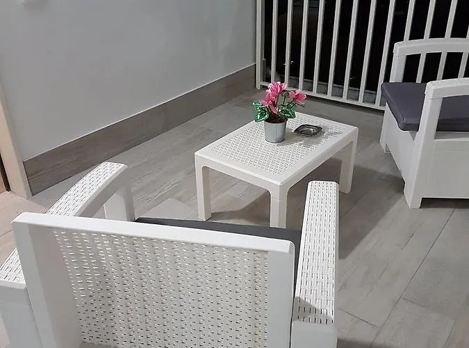 A Due Passi Dal Mare 招待所 马里纳斯基亚沃尼亚