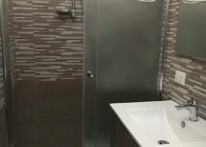 A Due Passi Dal Mare 招待所 马里纳斯基亚沃尼亚